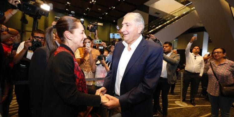 Desaparece senador Adán Augusto; lo arropan morenistas