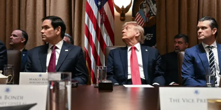 Trump amenaza a México con nuevo arancel del 30% si no frena a cárteles