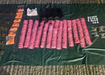 Ejército asegura camioneta con arsenal y casi 6 mil pastillas de “éxtasis” en Tangancícuaro