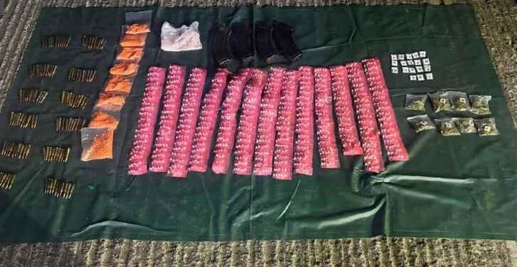 Ejército asegura camioneta con arsenal y casi 6 mil pastillas de “éxtasis” en Tangancícuaro