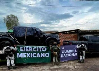 En Tangancícuaro aseguran dos camionetas y dosis de droga