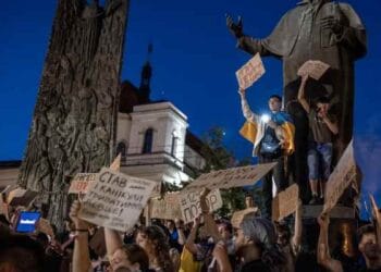 Protestas en Ucrania por controvertida ley que limita autonomía de organismos anticorrupción