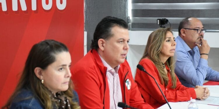 Memo Valencia le allana el camino a Carlos Torres Piña para ser fiscal