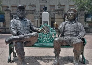 Se mantiene la polémica por retiro de estatuas del ‘Che’ y Fidel