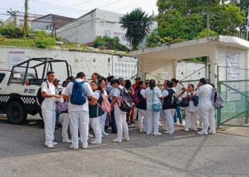 Asesinan a padre de taxista dentro del IMSS en Tuxpan