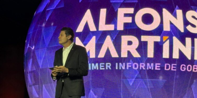 Reúne Alfonso Martínez a primer círculo de la política en su informe