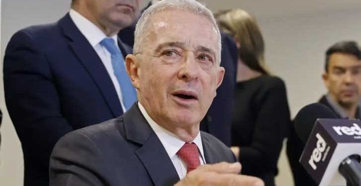 Ordenan la liberación de expresidente colombiano Álvaro Uribe
