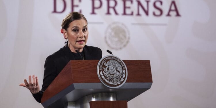Beatriz Gutiérrez Müller desmiente haber salido de México