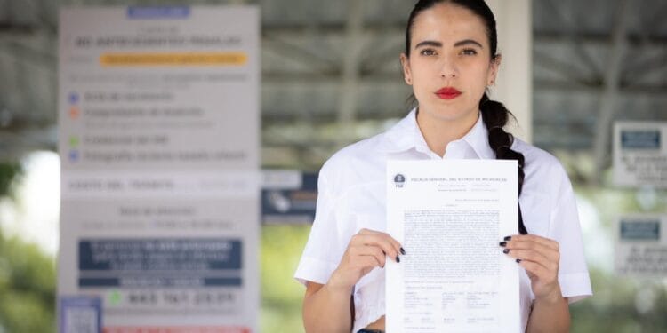 Bugarini denuncia violencia de género; se asume víctima