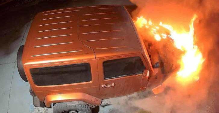 Incendian camioneta de panificadora Cuixi en Morelia