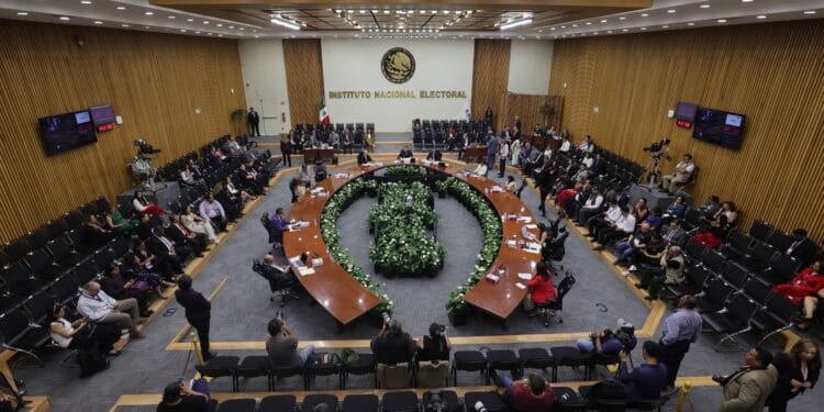 Aprueban nuevo modelo de credencial para votar