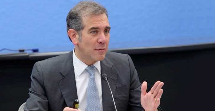 Explica ministro amparo a Lorenzo Córdova por libros de texto: “El Estado no puede exhibir a un ciudadano”