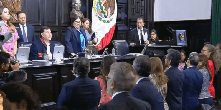 Genaro Lozano, representante LGBT, va como embajador a Italia, con gobierno de corte conservador