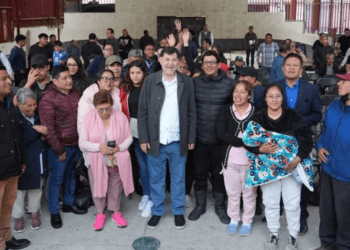 Ciudadanos exigen renuncia de Fernández Noroña en Change.org