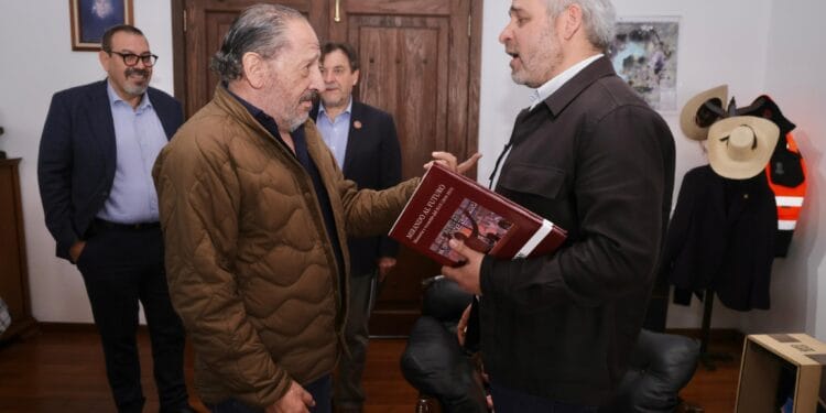 Manita de gato a oficina de Ramírez Bedolla costó casi medio millón de pesos