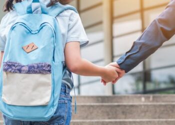 Padres buscan ¿cuándo será el regreso a clases? 