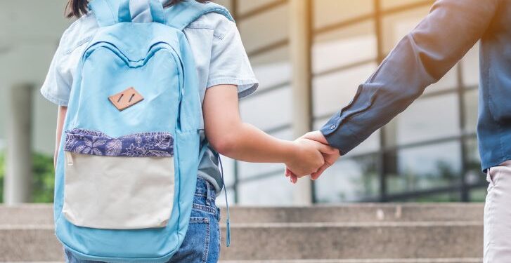 Padres buscan ¿cuándo será el regreso a clases? 