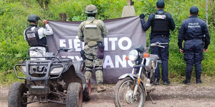 Aseguran 2 autos y más de 2 kilos de metanfetamina en Uruapan