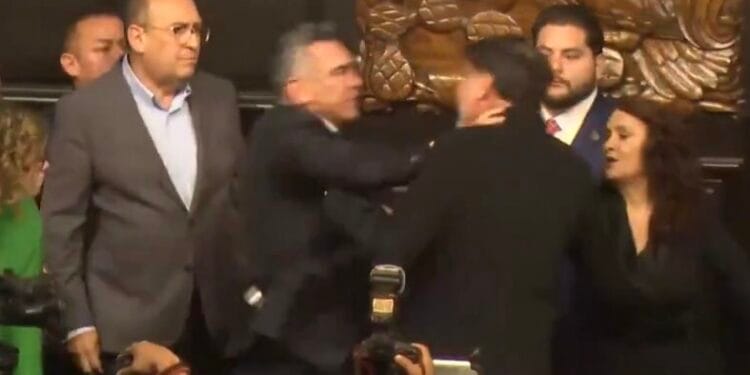 ‘Alito’ suelta golpes a Gerardo Fernández Noroña en el Senado
