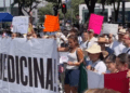 Exigen medicinas en el sector público con marcha