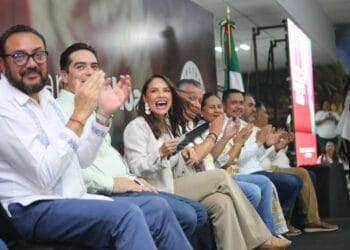 Diputada de Morelia rinde informe en Lázaro Cárdenas y genera cuestionamientos