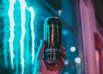 Diputados aprueban prohibir venta de bebidas energéticas a menores de edad