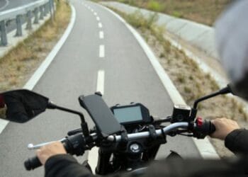 Irán debate proyecto de ley para permitir licencias de motocicleta a mujeres