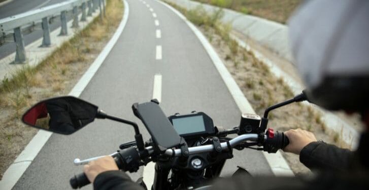 Irán debate proyecto de ley para permitir licencias de motocicleta a mujeres