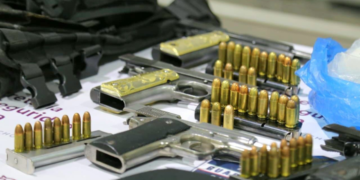 Fuerzas estatales y federales aseguran a 8 personas, armamento y droga en Puruándiro