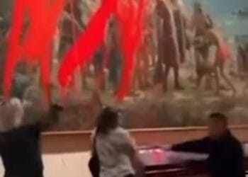 Activistas de Futuro Vegetal vandalizan obra sobre Cristóbal Colón en el Museo Naval de Madrid