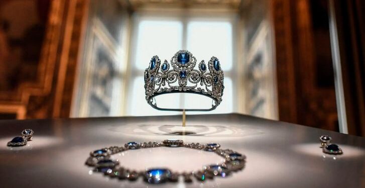 Dos detenidos por el robo de joyas en el Museo del Louvre