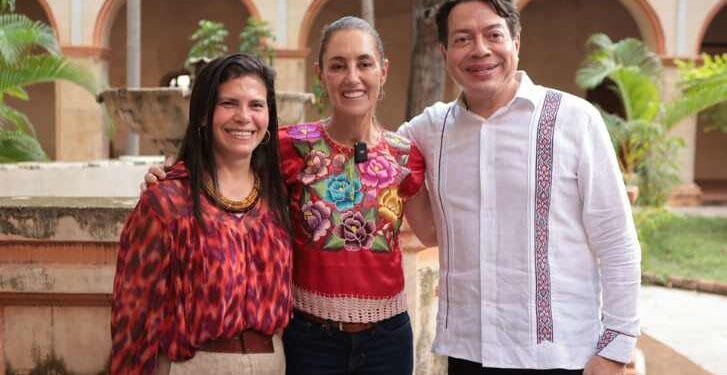 IPN concede Doctorado Honoris Causa a prima de AMLO