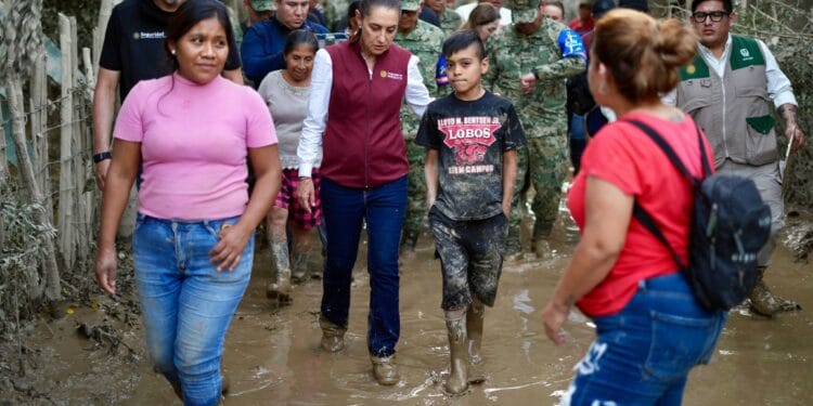 Sheinbaum dice en Puebla que los apoyos tardarán un mes