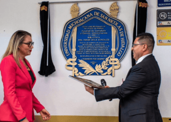 Develan biblioteca en la UMSNH a nombre de Yarabí Ávila