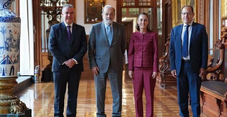 Sheinbaum y Slim dialogan en Palacio Nacional sobre la economía en México