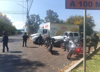 Bloqueos dejan dos abatidos en Michoacán