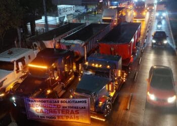 Transportistas bloquean carreteras de México