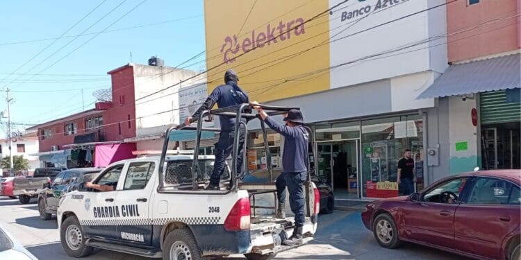 Resguardan tiendas de Ricardo Salinas Pliego en Michoacán