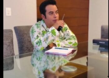 Alcalde de Tlatlauquitepec envía mensaje navideño en pijama a policías