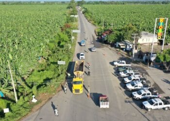 Suben la guardia tras coche bomba en Coahuayana