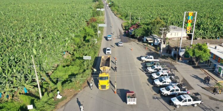 Suben la guardia tras coche bomba en Coahuayana
