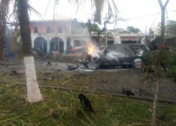 Reportan coche bomba en Coahuayana; gobernador, en marcha proMorena
