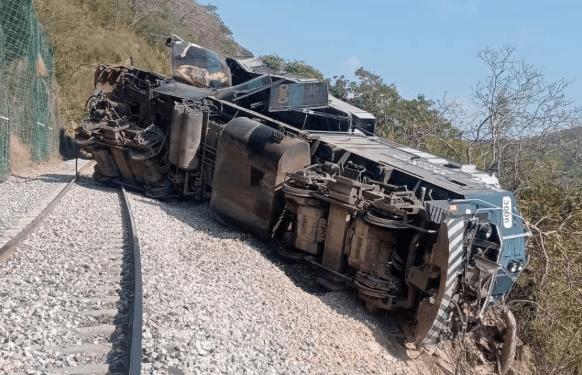 Reportan 13 muertos por descarrilamiento del Tren Interoceánico en Oaxaca