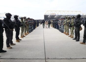 México traslada a 37 operadores criminales a Estados Unidos bajo cooperación bilateral