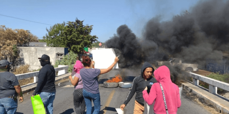 Reportan hallazgo de 6 cuerpos en Apatzingán