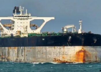 Rusia despliega submarino para escoltar petrolero venezolano