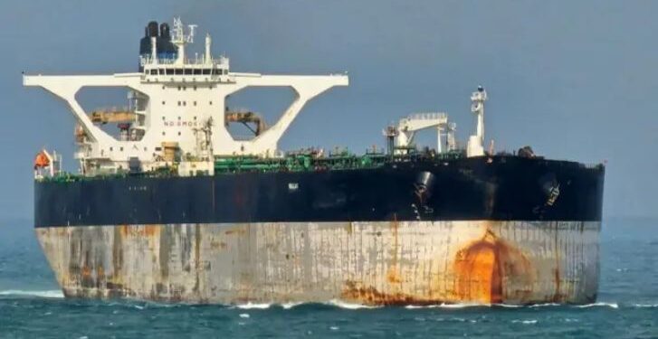 Rusia despliega submarino para escoltar petrolero venezolano