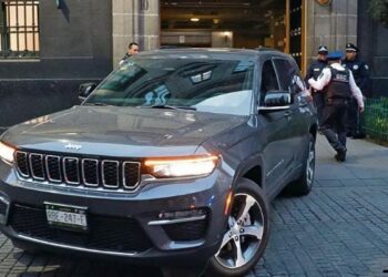 Loret de Mola señala vínculo entre El Heraldo, Sheinbaum y compra de camionetas blindadas para ministros