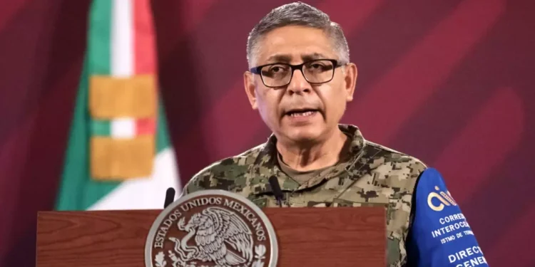 Dan de baja a 4 marinos por huachicol fiscal