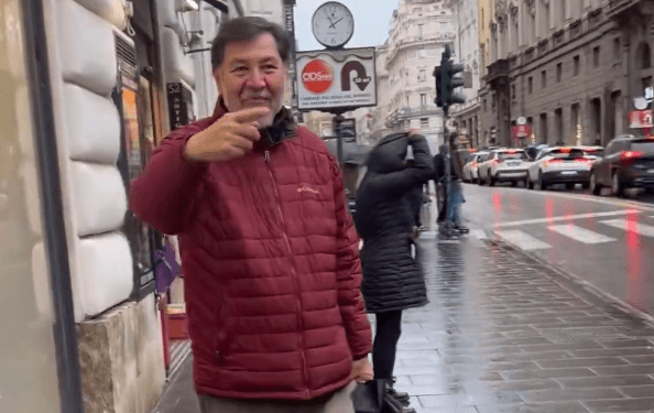 Encaran a Fernández Noroña en centro comercial de Roma